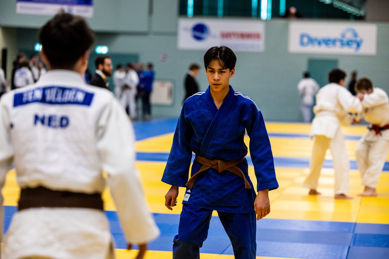 Xavio in blauwe judogi op de mat